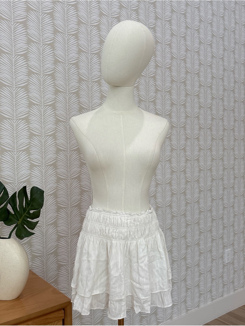 Mustard Seed White Tiered Smocked Waist Mini Skirt